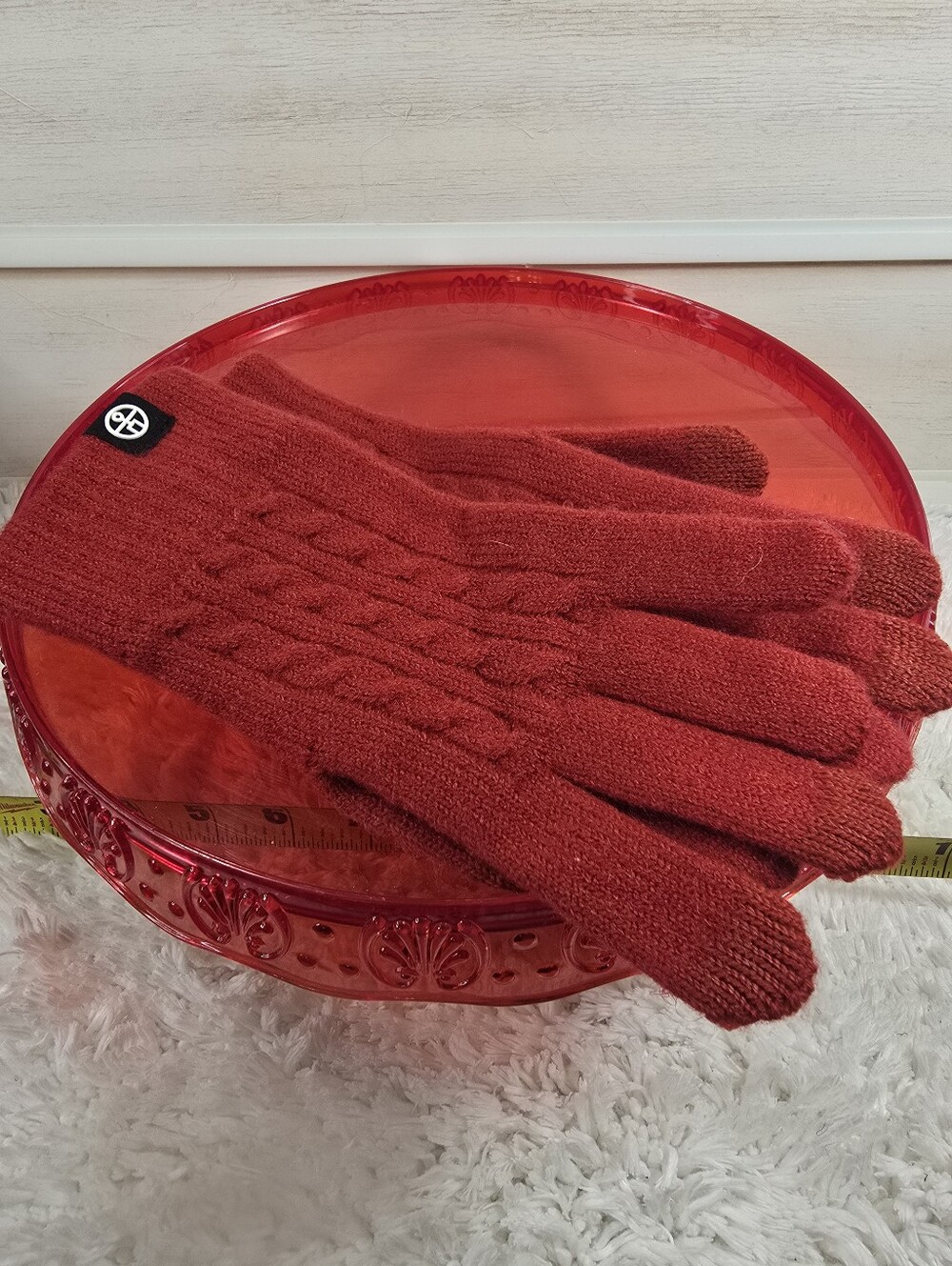 Red Cable-Knit Touchscreen Gloves - Unbranded